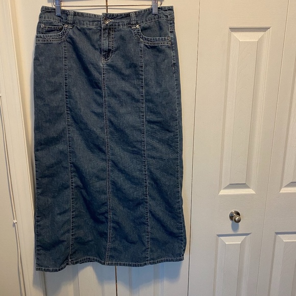 Contrast Women’s Jean Skirt Size 13 - Picture 1 of 5